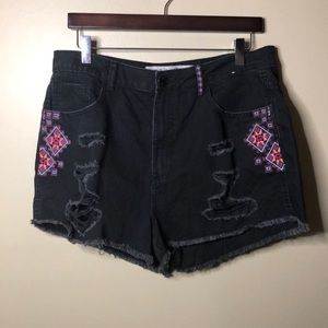 Denim co high rise distressed embroider short